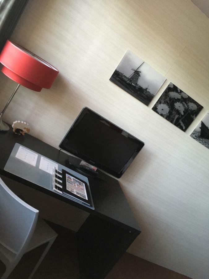 Bed & Breakfast Flowerzzz... Rotterdam Ngoại thất bức ảnh
